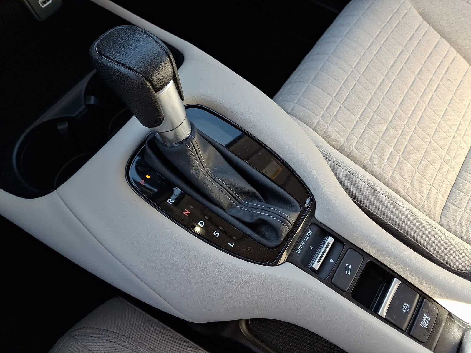 Used 2023 Honda HR-V LX image 18