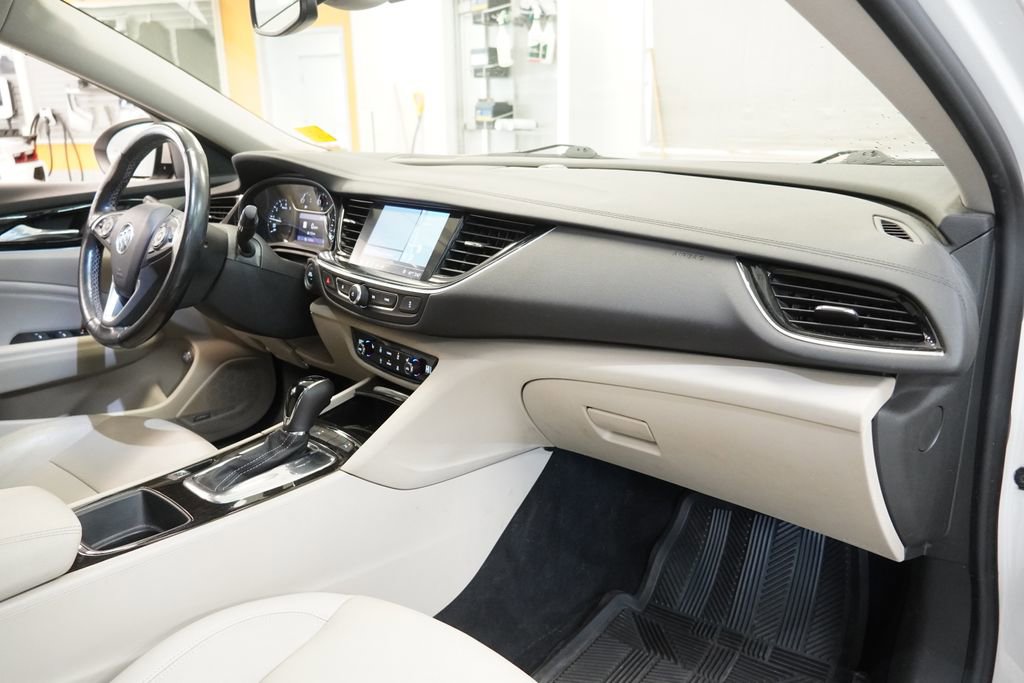 Used 2018 Buick Regal Essence w/ Driver Confidence Package #1 image 33