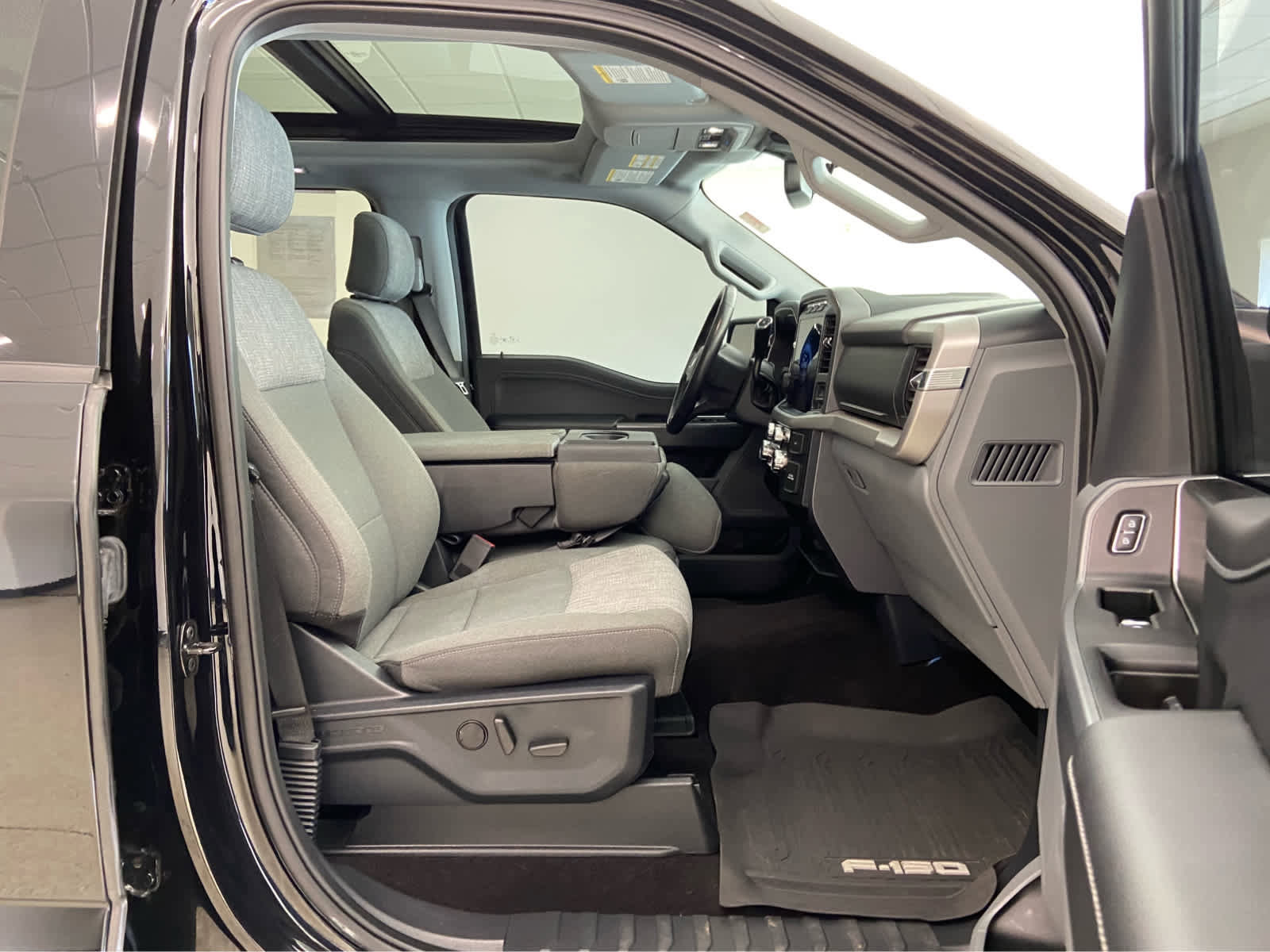 Used 2022 Ford F150 XLT w/ Equipment Group 302A High image 20