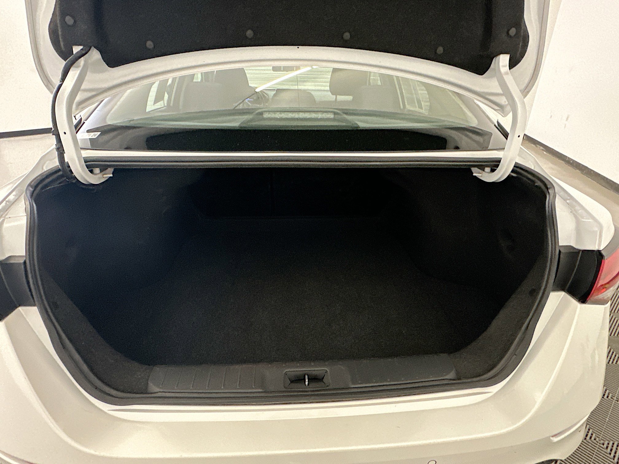 Used 2024 Nissan Sentra SV FWD image 28