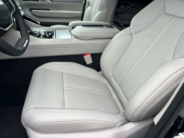 New 2026 Jeep Grand Wagoneer L Limited AWD/4WD image 26