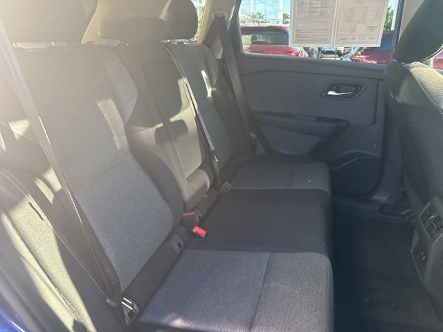 Used 2023 Nissan Rogue SV AWD/4WD image 13