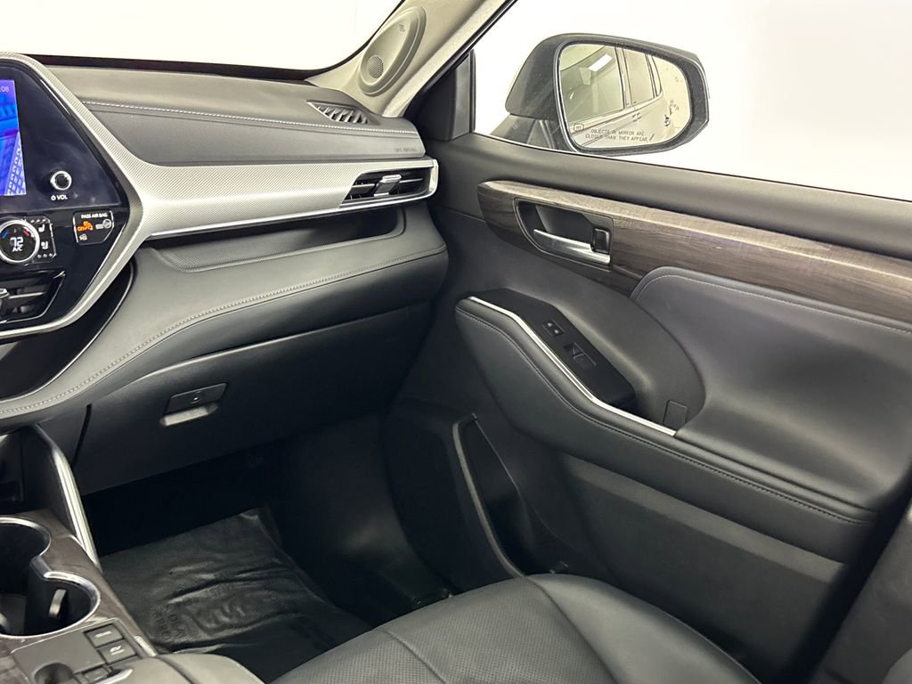 Used 2023 Toyota Highlander Platinum image 28