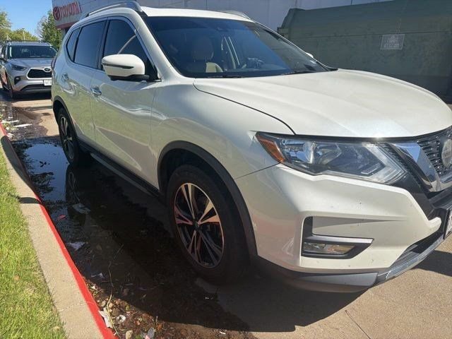 Used 2019 Nissan Rogue SV w/ Sun & Sound Touring Package AWD/4WD image 2
