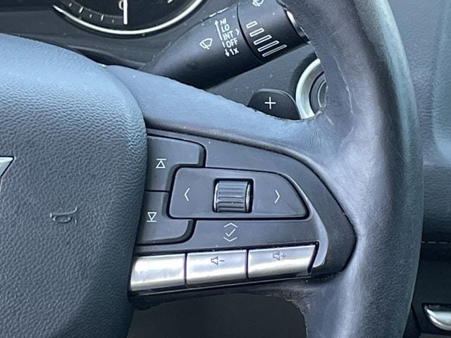 Used 2023 Cadillac XT4 Luxury w/ Cold Weather Package FWD image 14