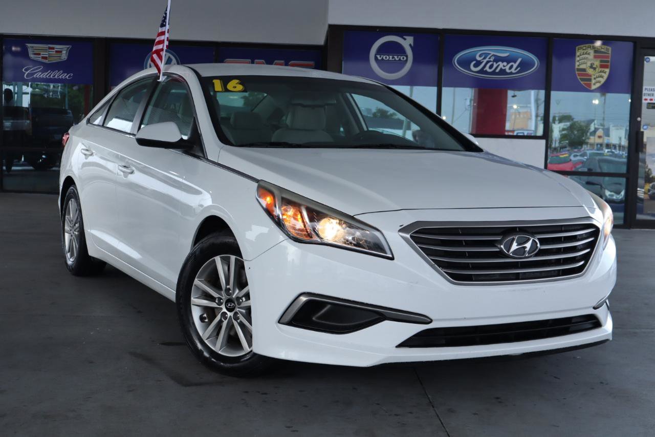 Used 2016 Hyundai Sonata SE image 2