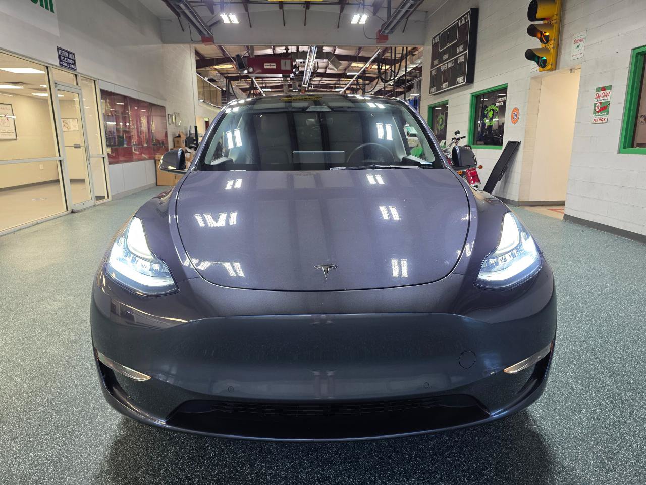 Used 2021 Tesla Model Y Long Range AWD/4WD image 3