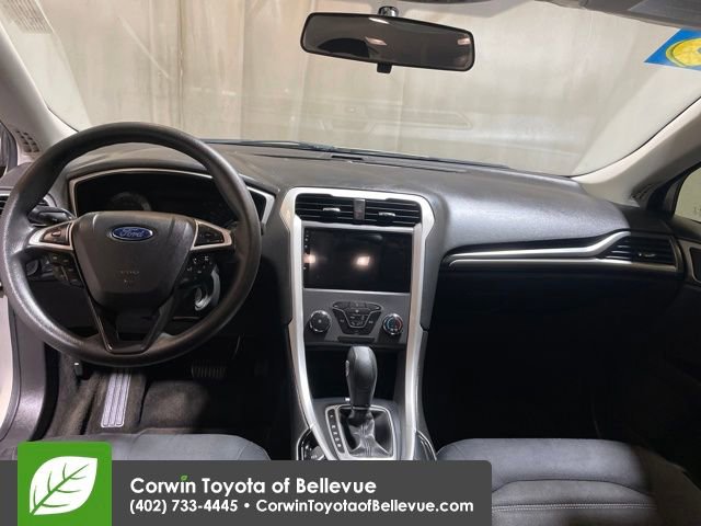 Used 2015 Ford Fusion SE image 12