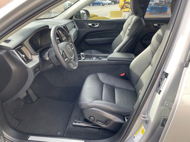 Used 2025 Volvo XC60 B5 Plus image 41