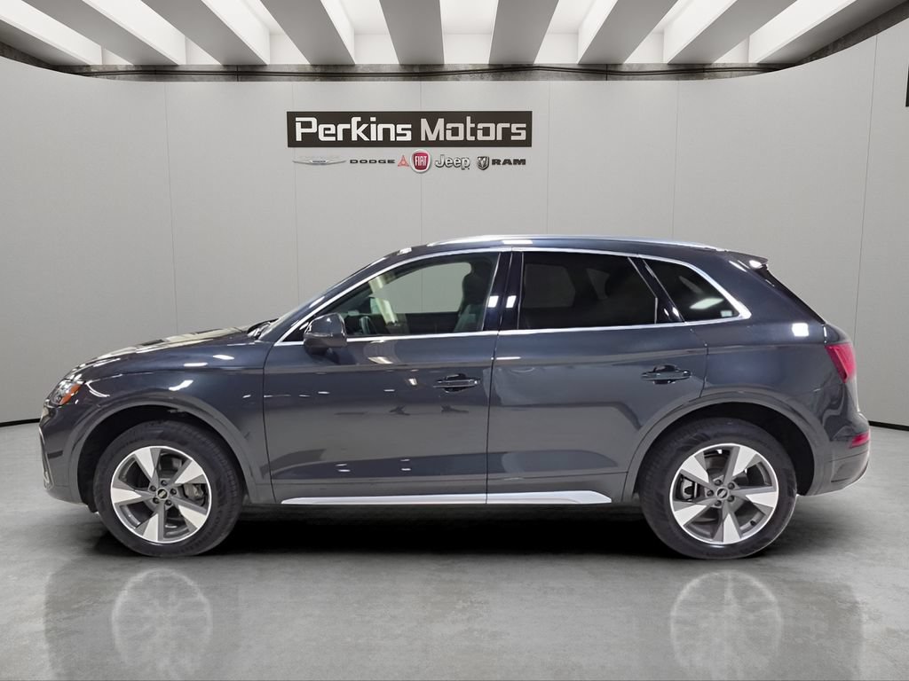 Used 2023 Audi Q5 2.0T Premium w/ Convenience Package AWD/4WD image 2
