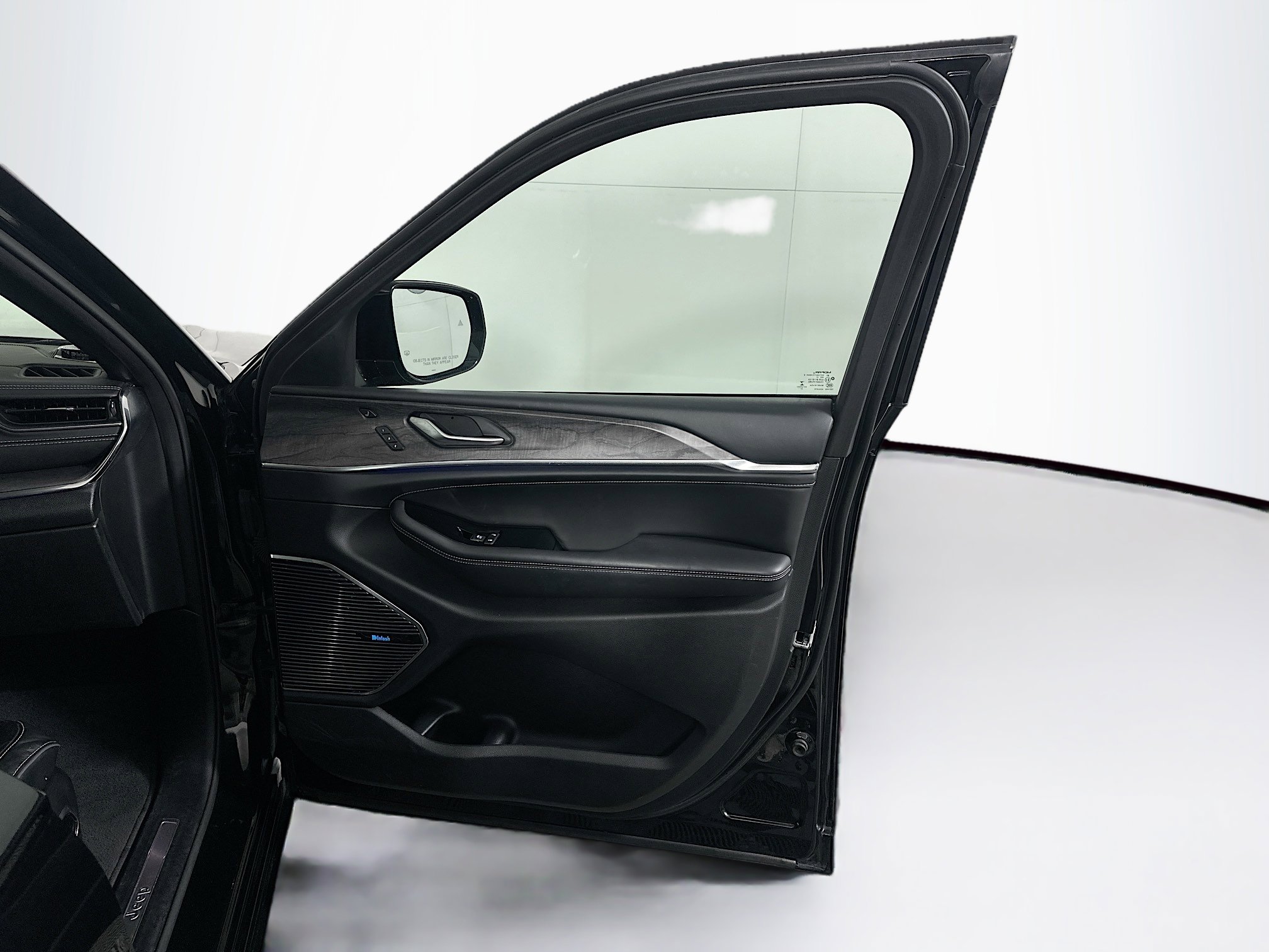 Used 2022 Jeep Grand Cherokee Overland w/ Luxury Tech Group IV image 35