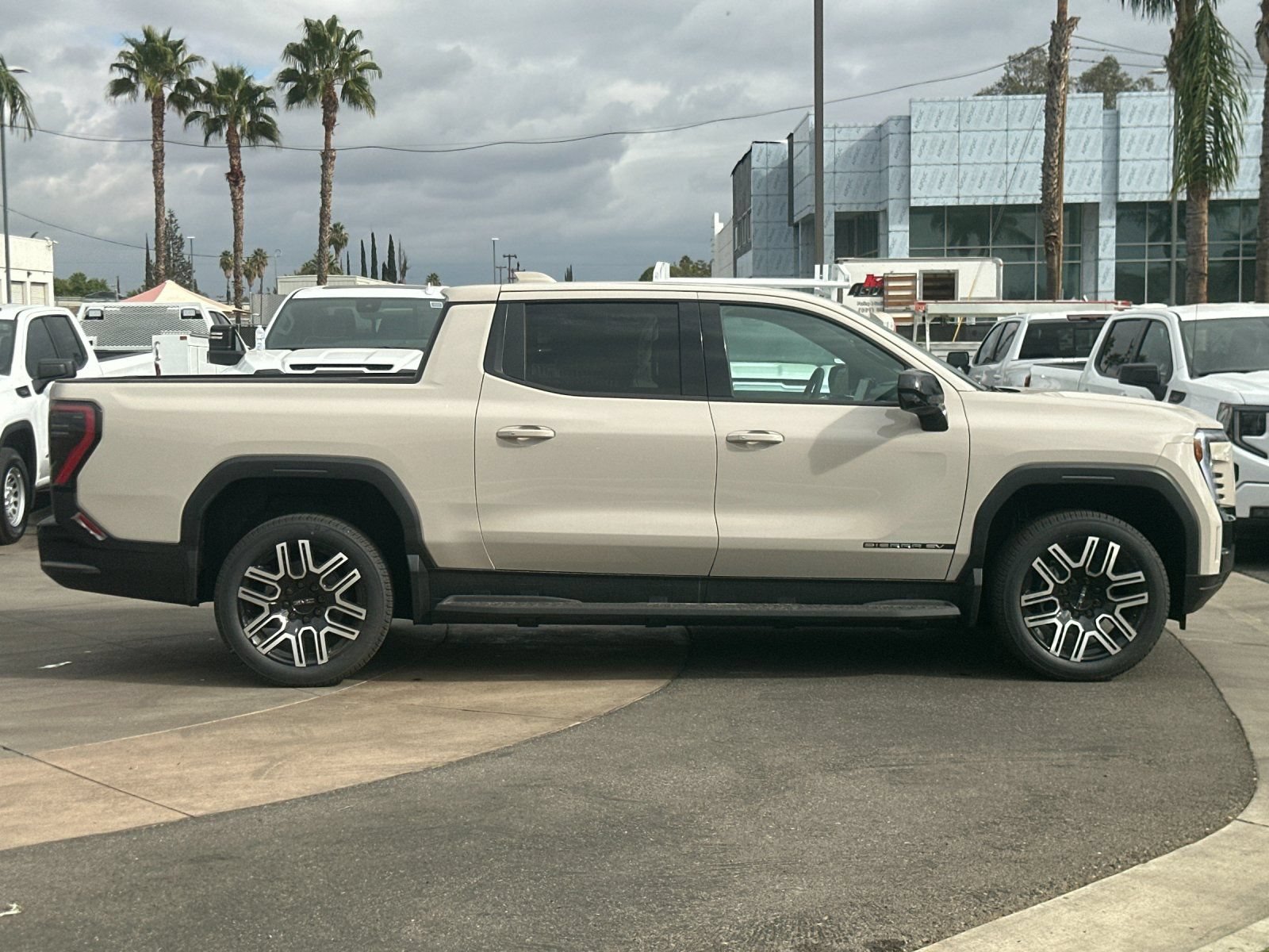 New 2026 GMC Sierra EV Elevation AWD/4WD video 3