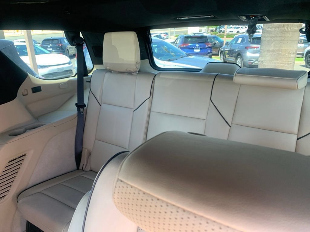 Used 2024 Cadillac Escalade Premium Luxury RWD image 20