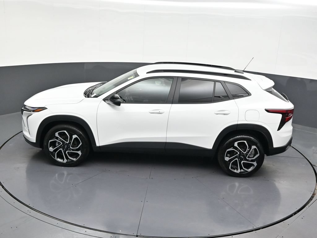 Used 2025 Chevrolet Trax RS FWD image 21