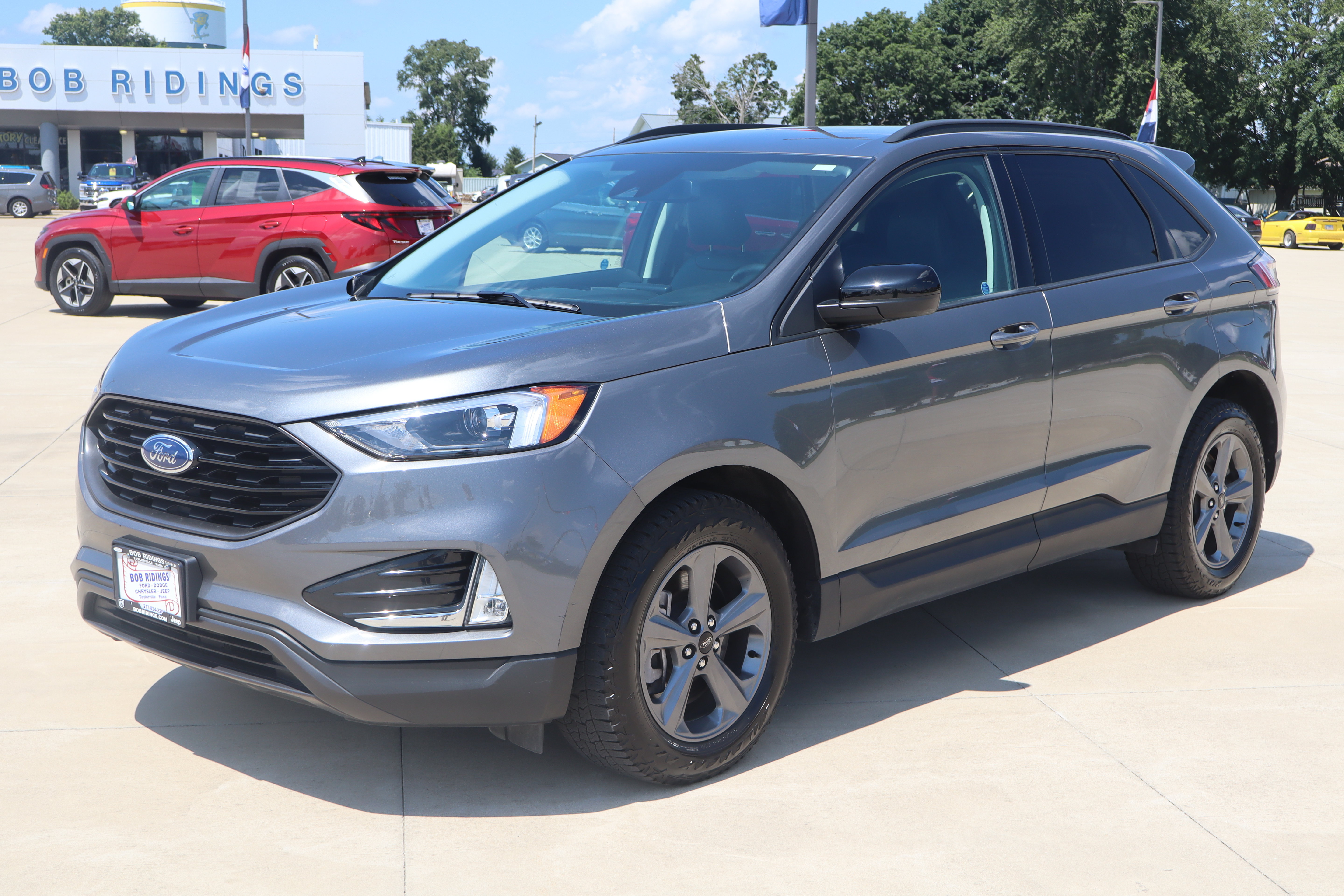 Used 2023 Ford Edge SEL w/ Sport Appearance Package AWD/4WD image 2