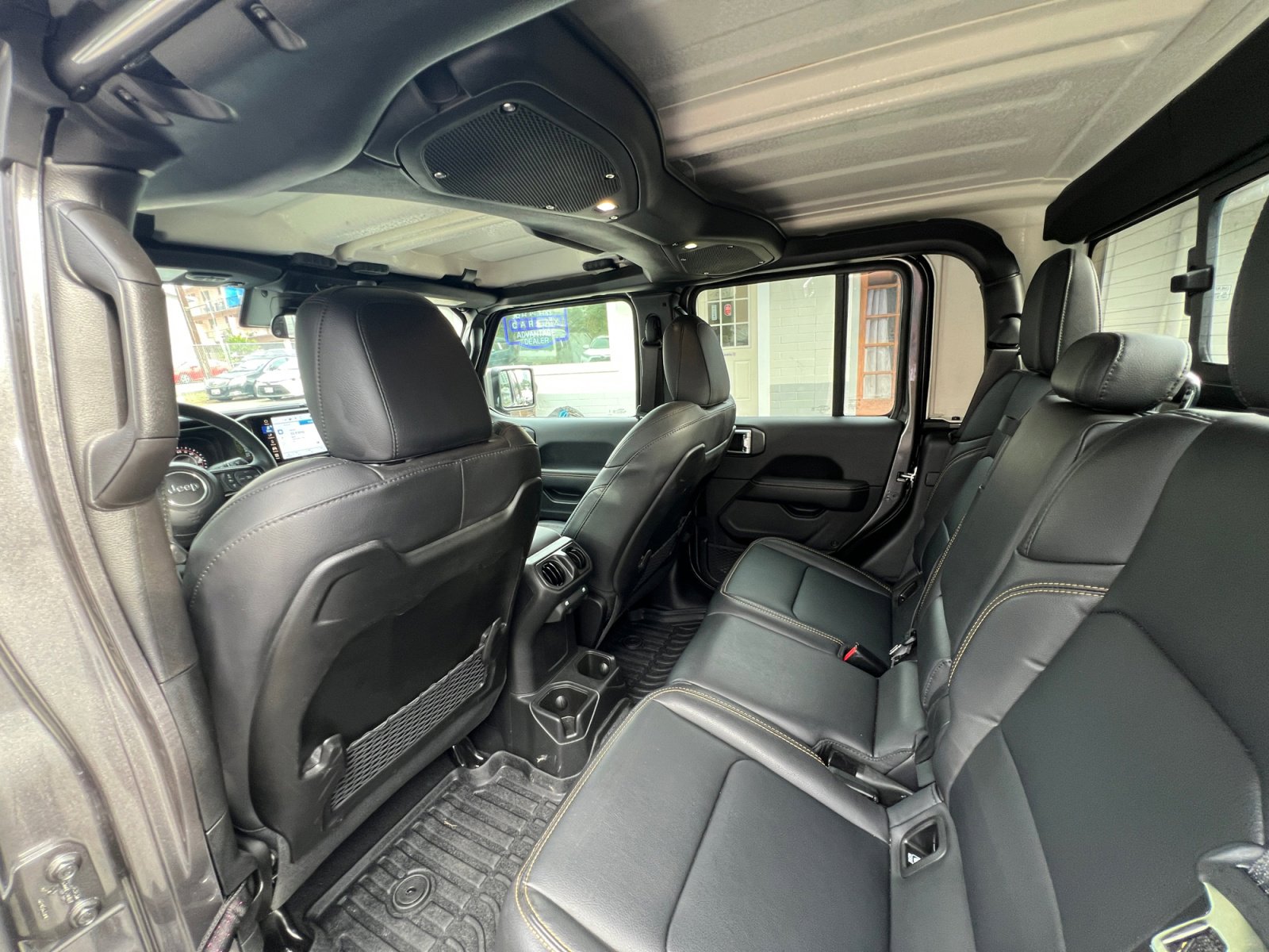 Used 2025 Jeep Gladiator Sport image 24