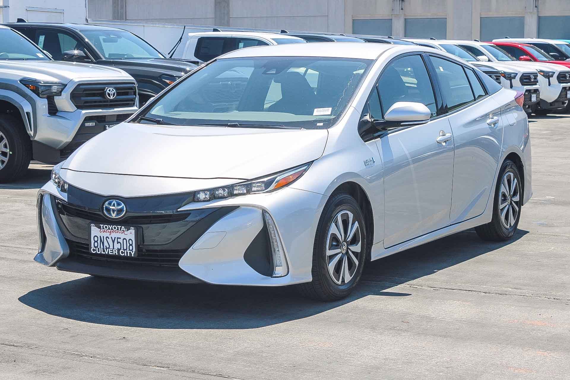 Certified 2017 Toyota Prius Prime Premium FWD image 3