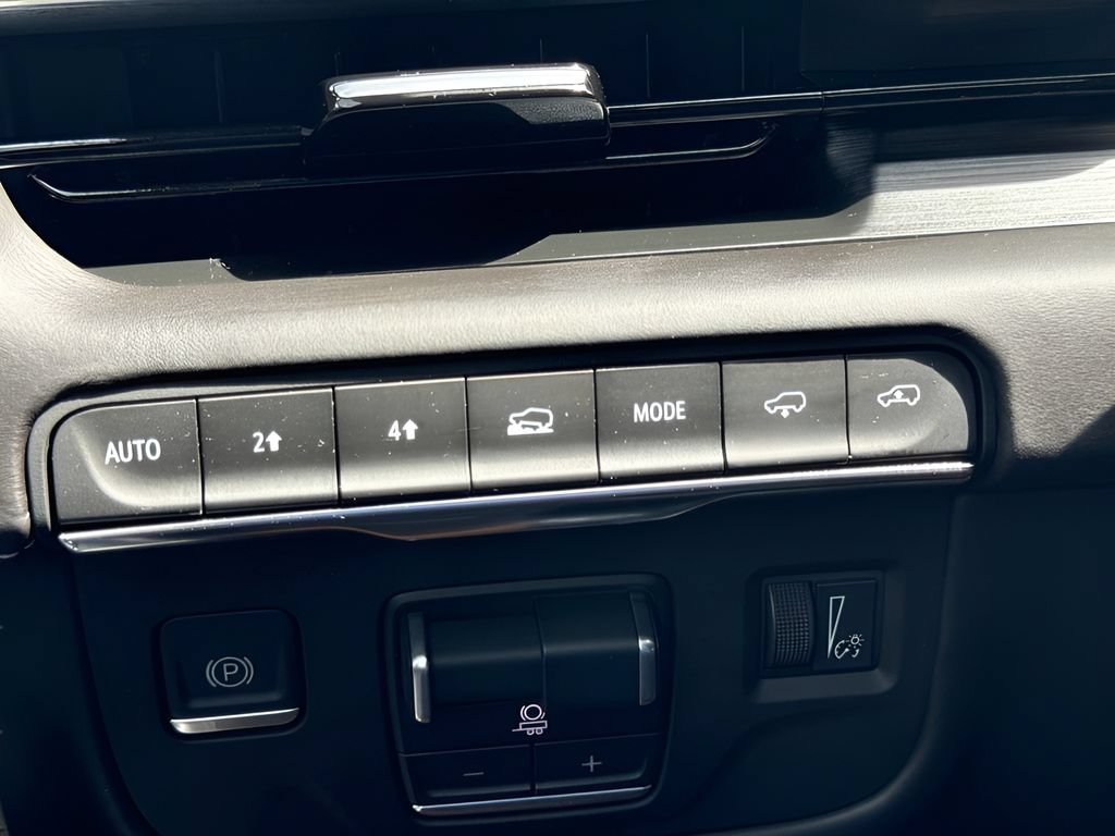 Used 2021 Cadillac Escalade Premium Luxury Platinum w/ LPO, Radiant Package AWD/4WD image 16