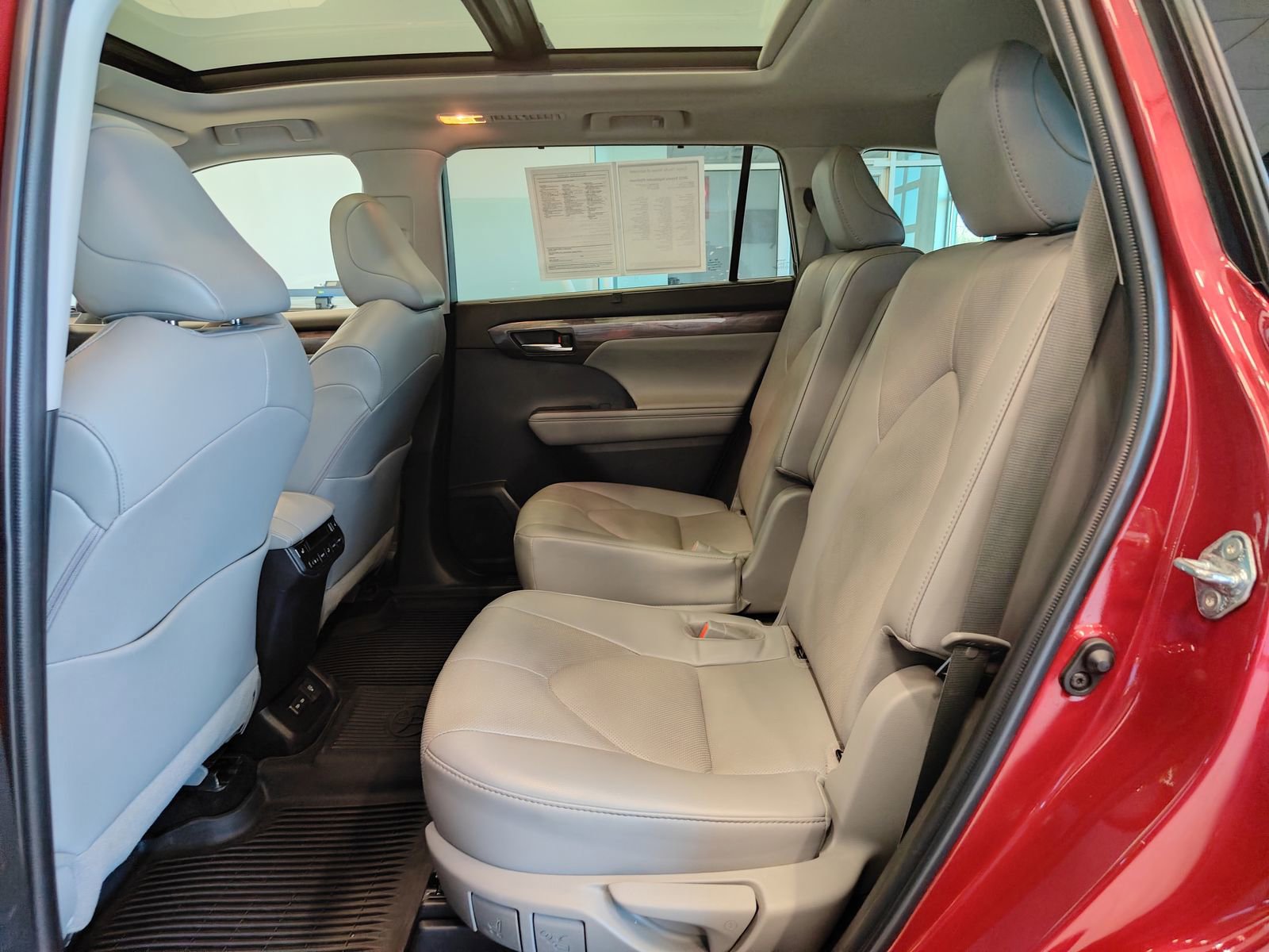 Used 2022 Toyota Highlander Platinum image 15