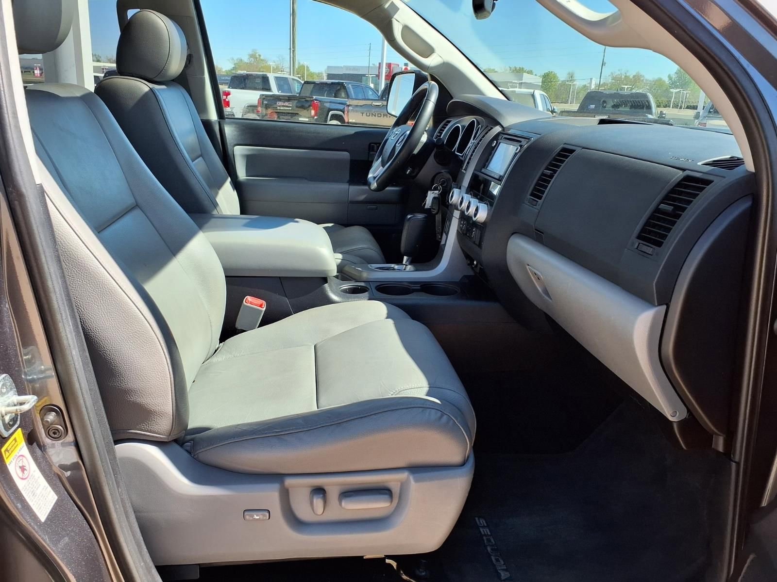 Used 2016 Toyota Sequoia SR5 w/ Premium Package image 19