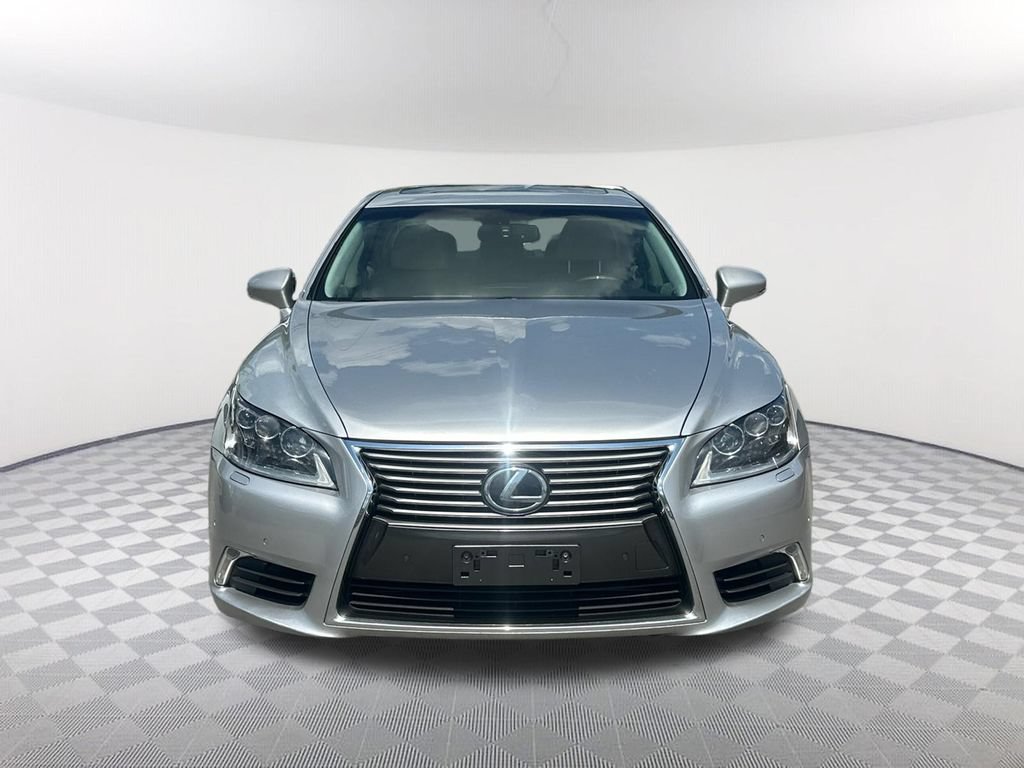 Used 2016 Lexus LS 460 RWD image 2