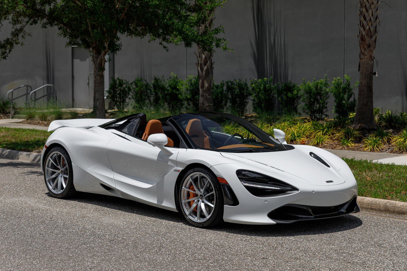 Used 2020 McLaren 720S Spider RWD image 1