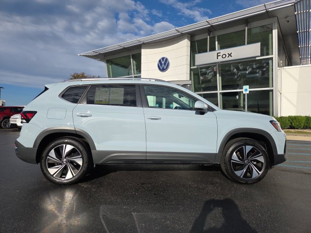 Used 2025 Volkswagen Taos SE AWD/4WD image 8