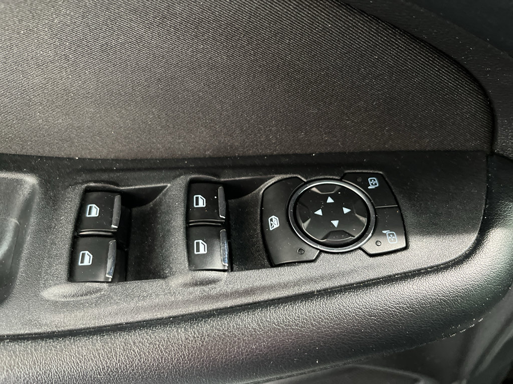 Used 2017 Ford Edge SE FWD image 27