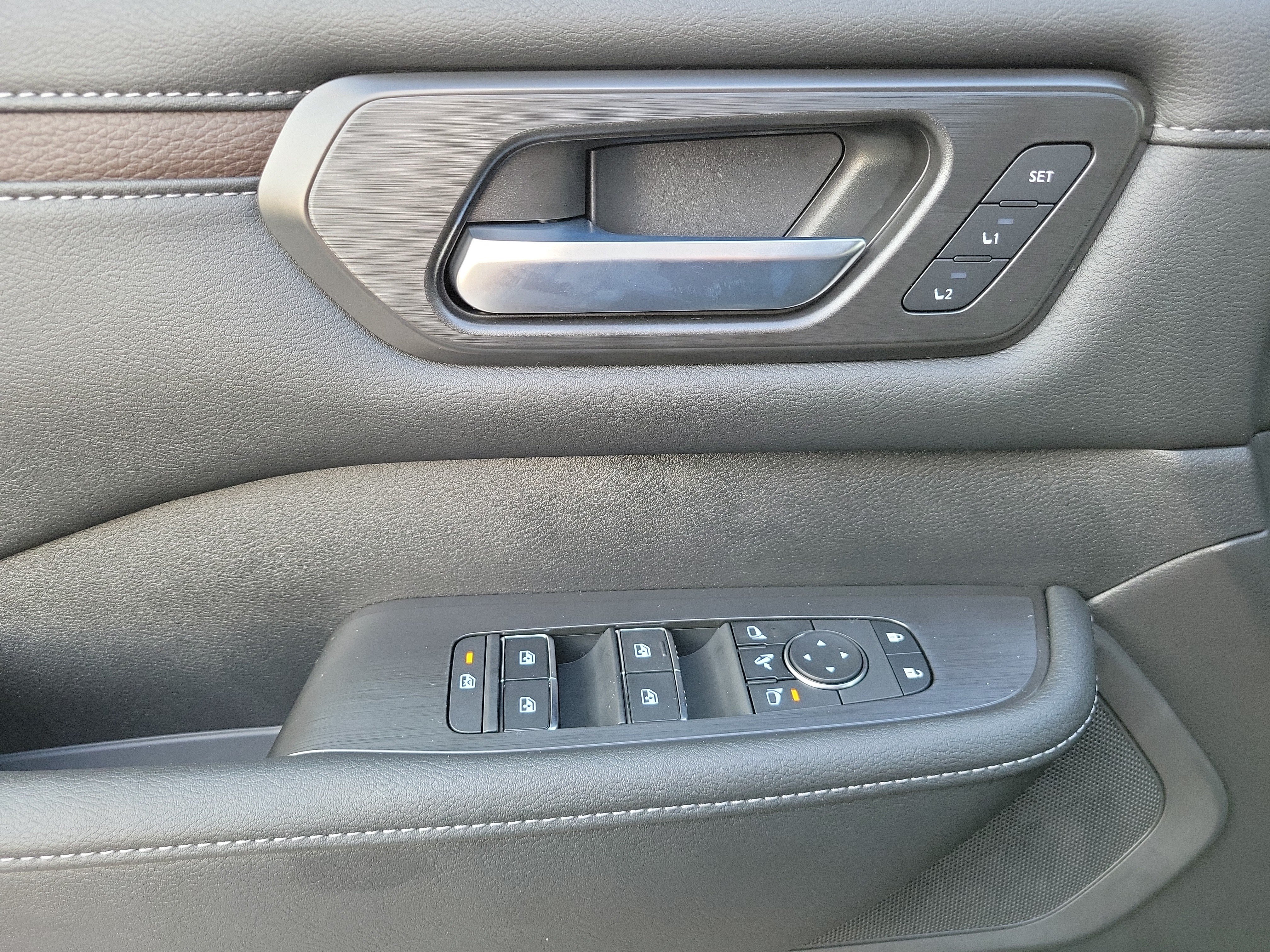 New 2026 Nissan Armada SL w/ Captain's Chari Seat Package AWD/4WD image 24