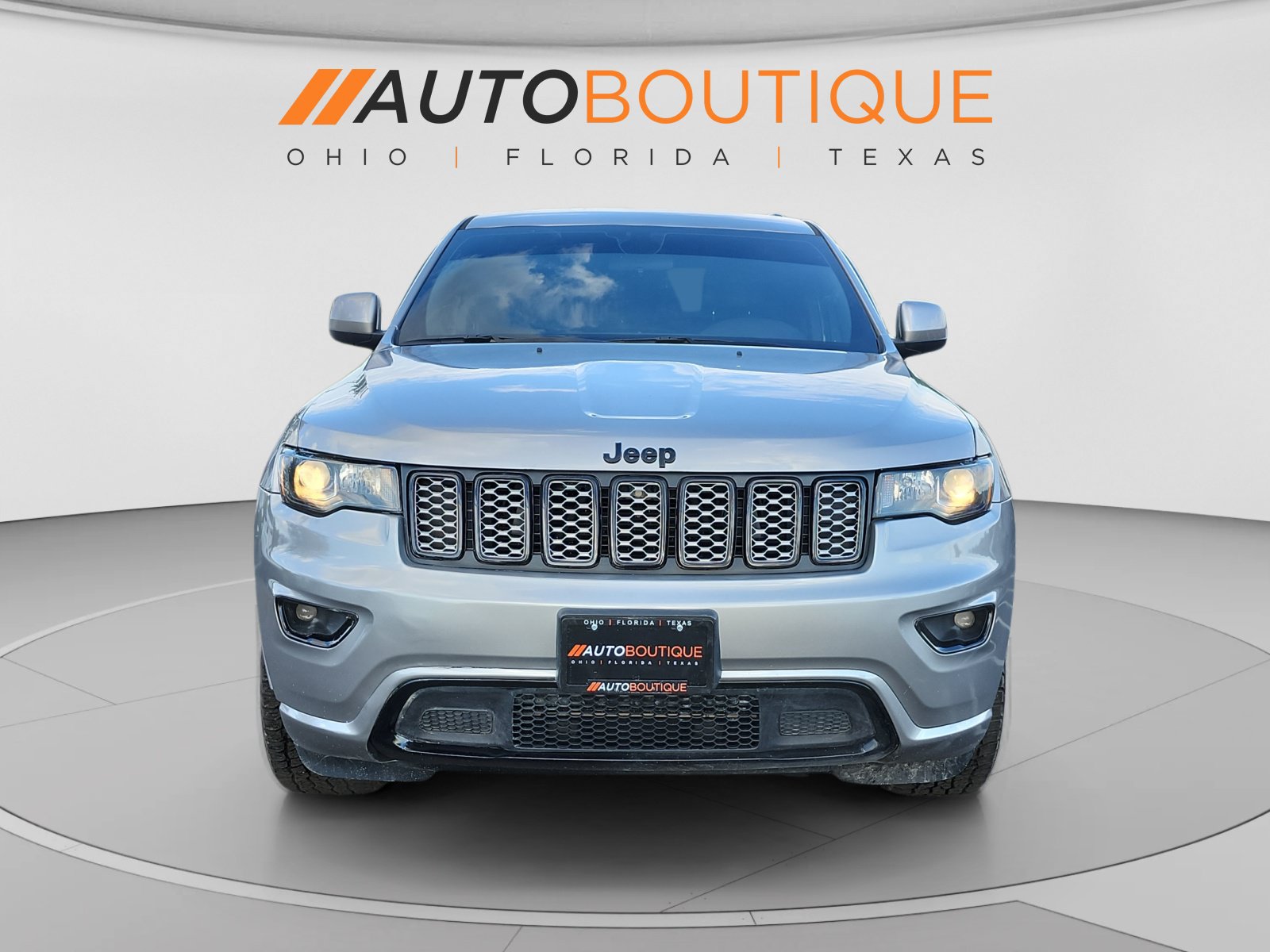 Used 2021 Jeep Grand Cherokee Laredo X AWD/4WD image 9