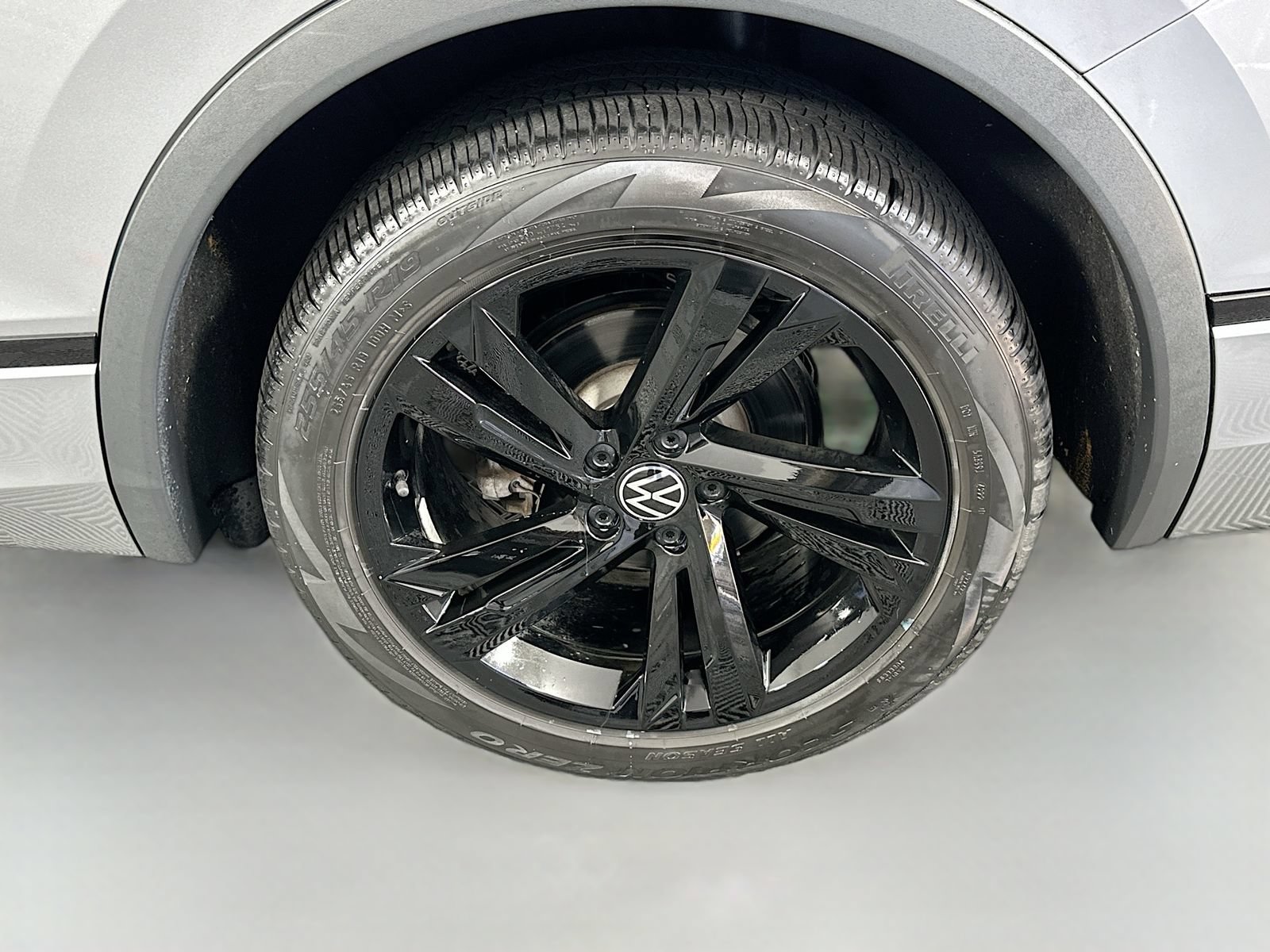 Used 2023 Volkswagen Tiguan SE R-Line AWD/4WD image 35