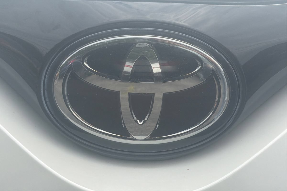 Used 2018 Toyota C-HR XLE FWD image 25