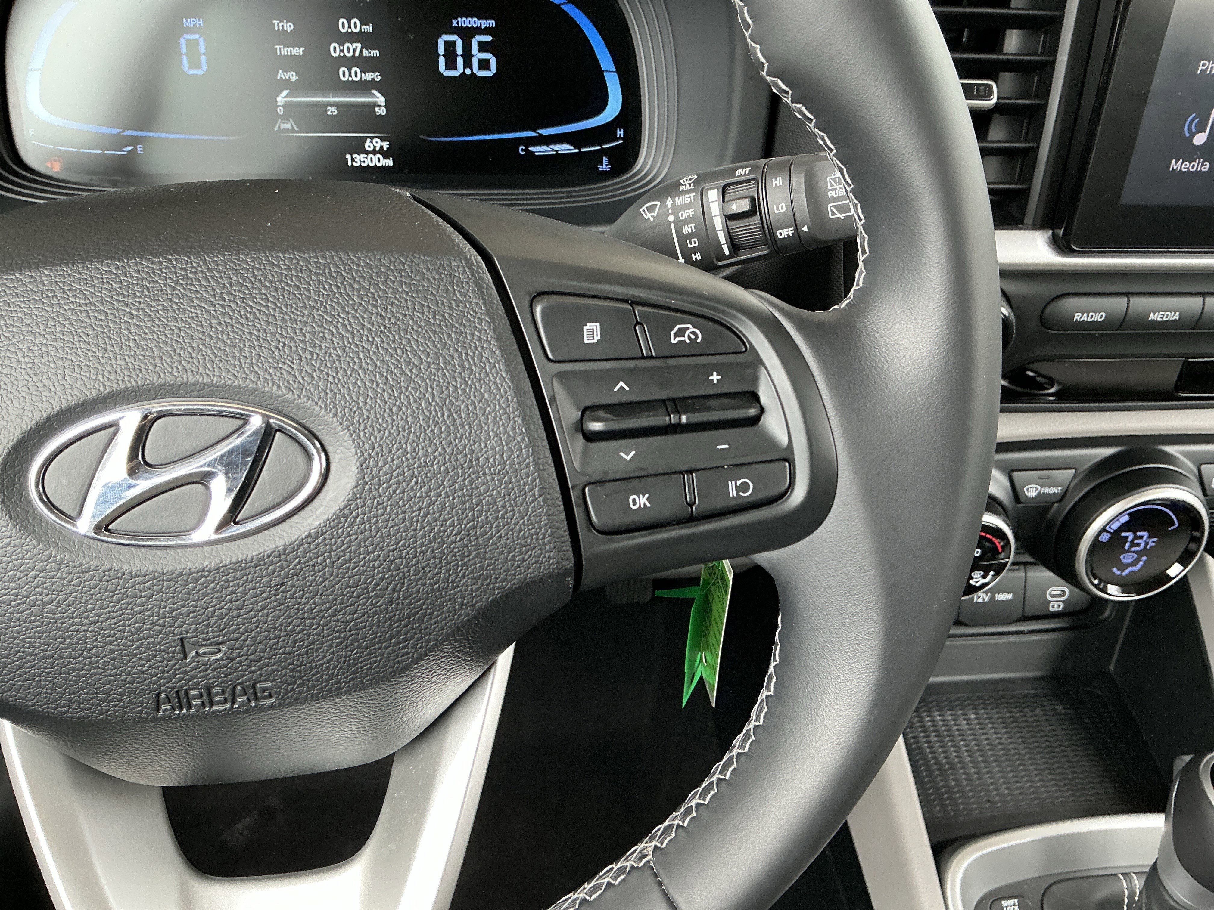 Used 2023 Hyundai Venue SEL image 13