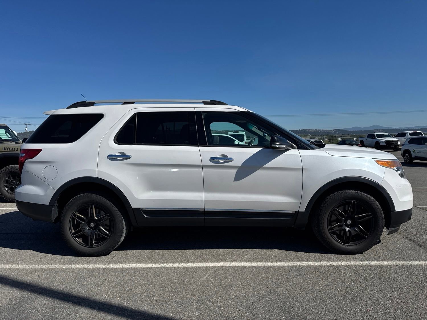 Used 2014 Ford Explorer XLT w/ Equipment Group 202A AWD/4WD image 5