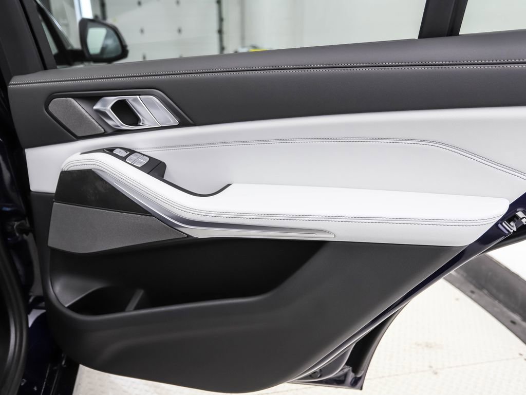 Used 2026 BMW X7 xDrive40i image 28