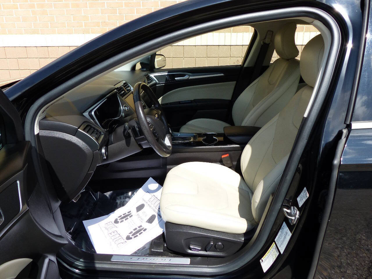 Used 2016 Ford Fusion Titanium FWD image 22