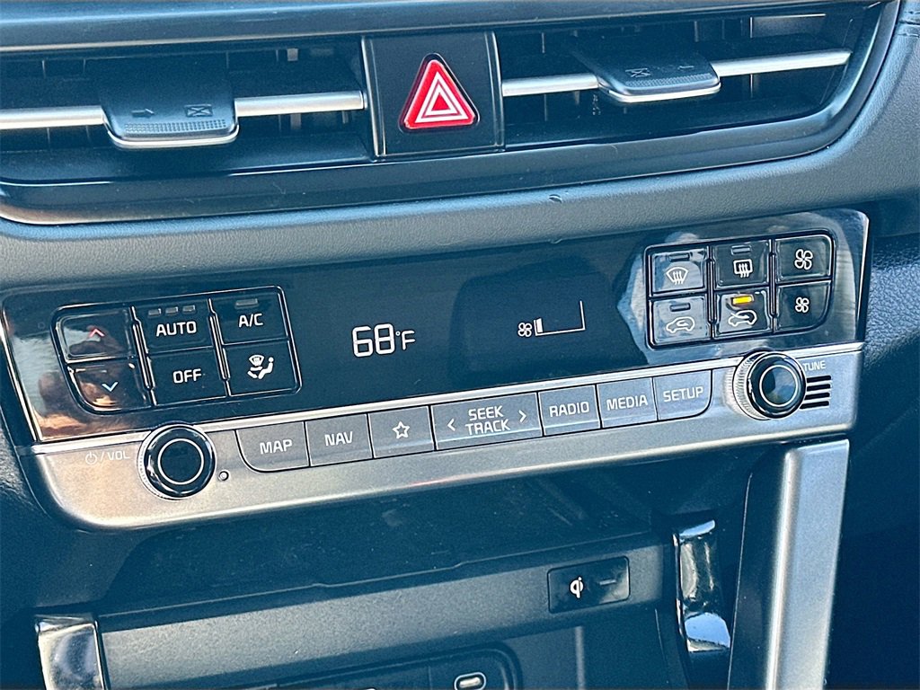 Certified 2025 Kia Seltos SX w/ SX Sunroof Package image 16