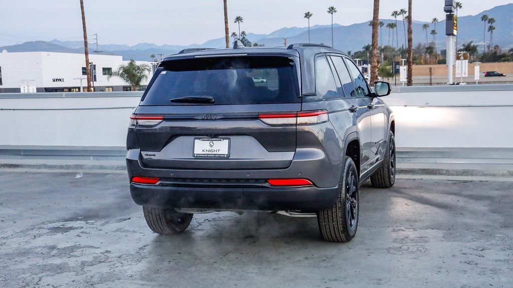 New 2025 Jeep Grand Cherokee Altitude image 9