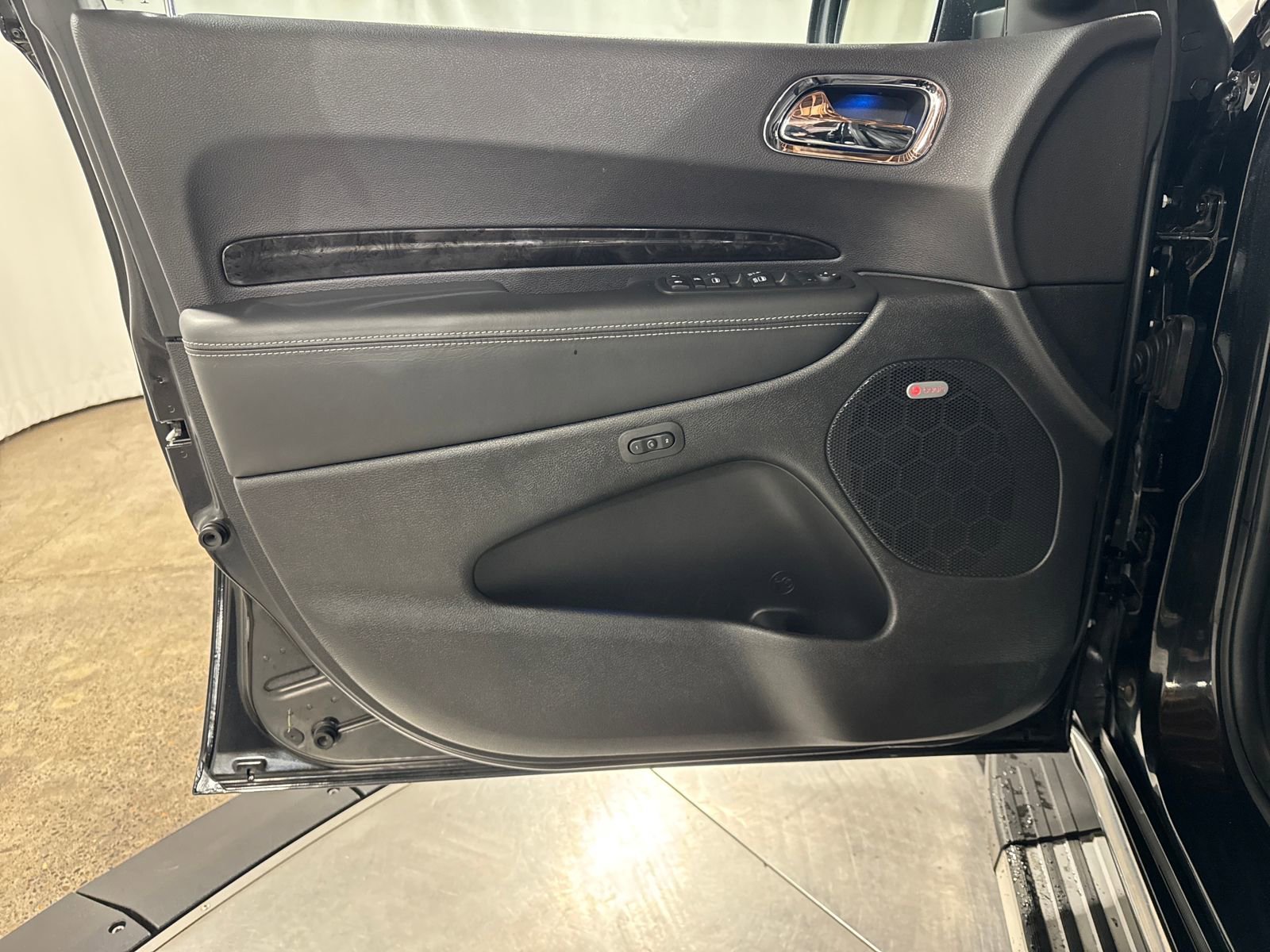 Used 2016 Dodge Durango Citadel w/ Premium Entertainment Group image 22