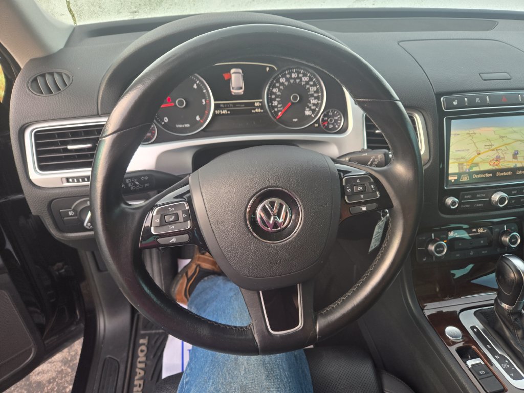 Used 2016 Volkswagen Touareg Sport AWD/4WD image 11