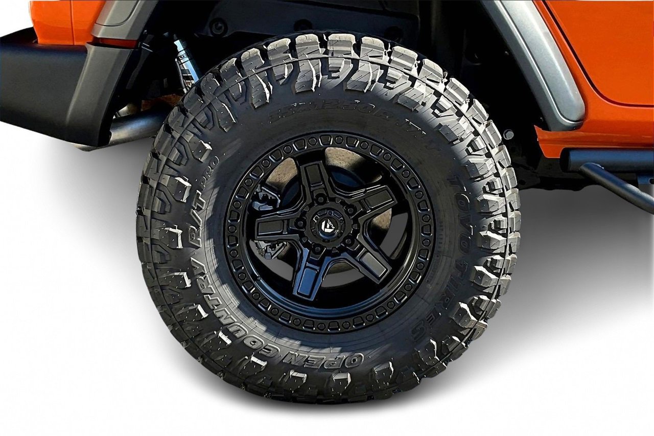 Certified 2025 Jeep Wrangler Sport image 33