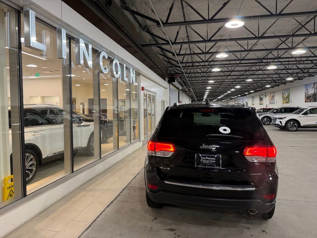Used 2018 Jeep Grand Cherokee Limited AWD/4WD image 5