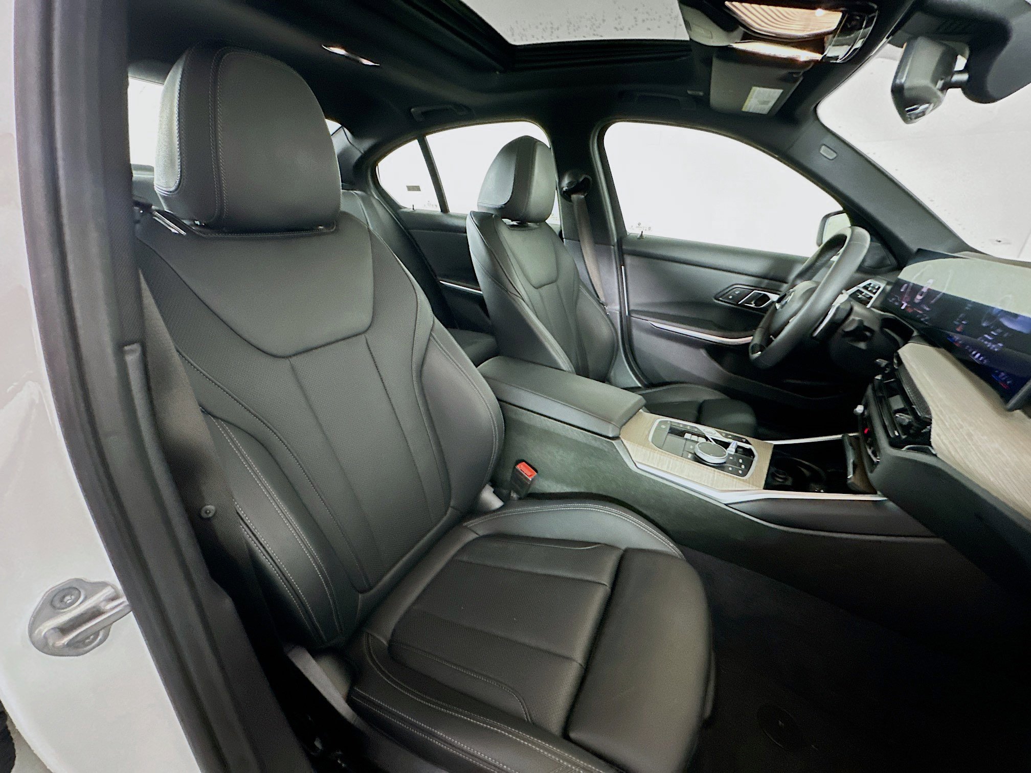 Used 2025 BMW 330i Sedan image 32