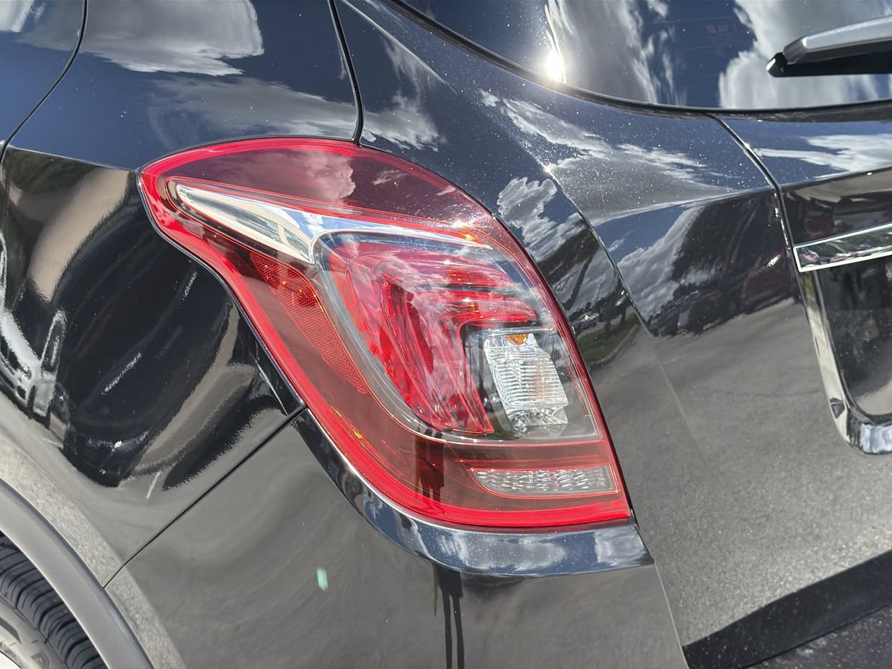 Used 2020 Buick Encore Essence FWD image 6