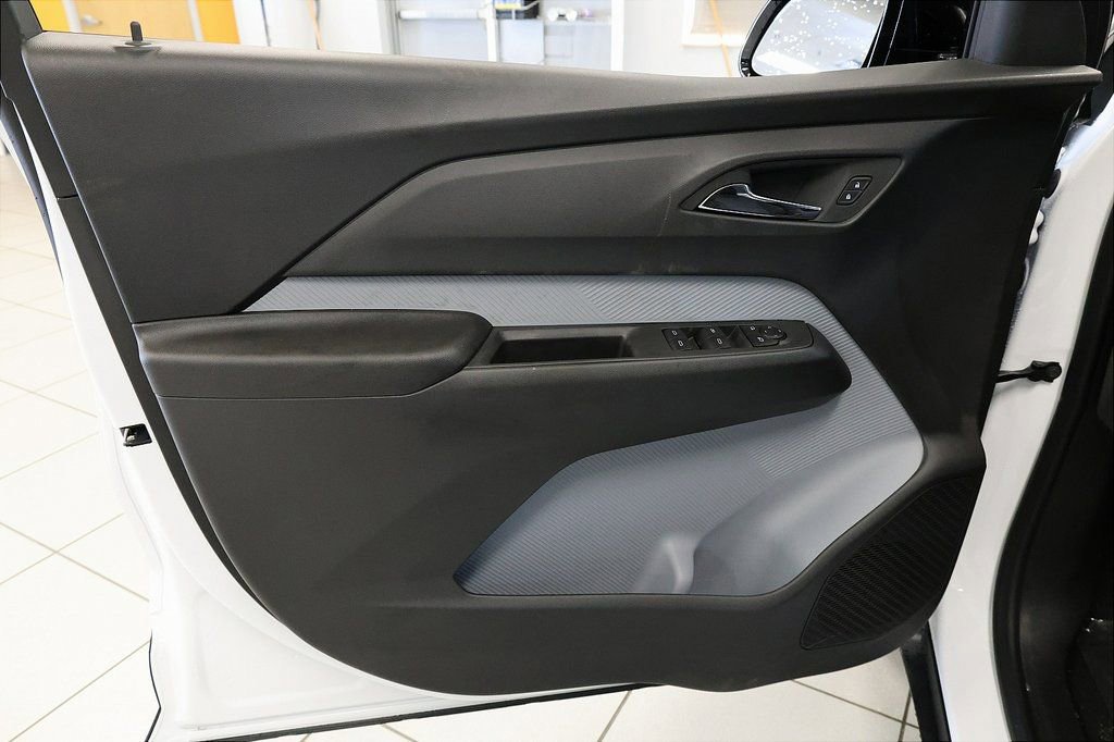 New 2027 Chevrolet Bolt LT w/ Comfort Package image 13