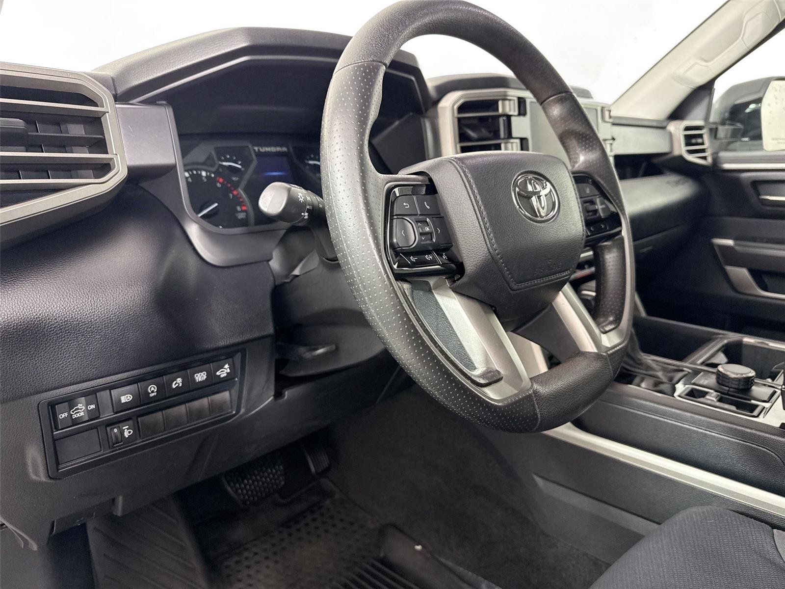 Used 2023 Toyota Tundra SR5 w/ SR5 Convenience Package AWD/4WD image 4