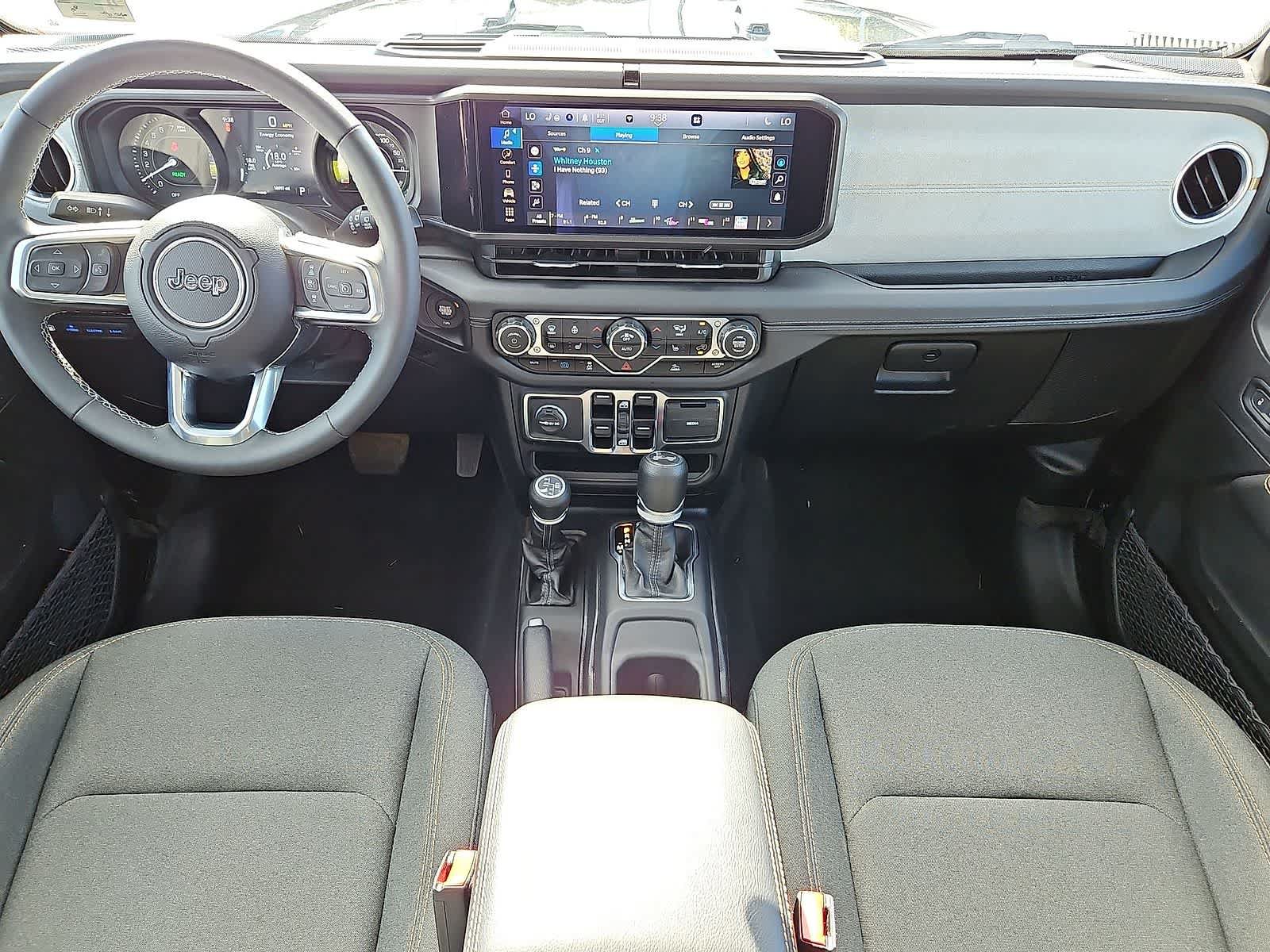 Used 2025 Jeep Wrangler Unlimited Sahara AWD/4WD image 25