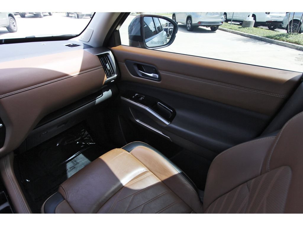 Used 2024 Nissan Pathfinder Platinum FWD image 13