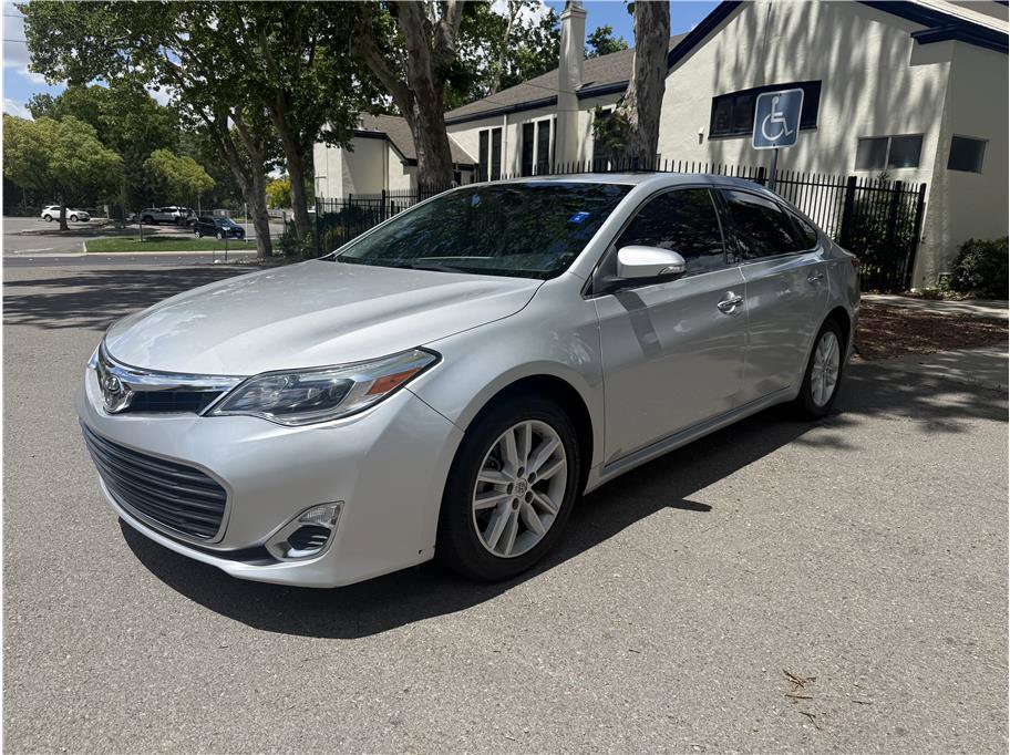 Used 2014 Toyota Avalon XLE Premium w/ Preferred Accessory Package FWD image 1