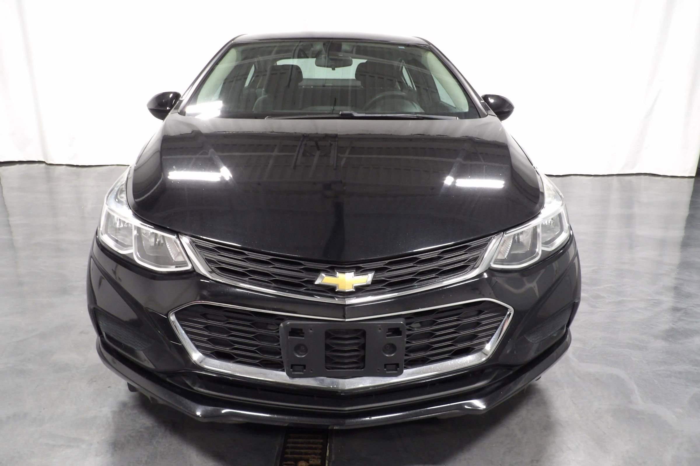 Used 2017 Chevrolet Cruze LS FWD image 2